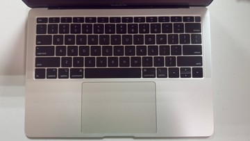 Б/в Ноутбук Apple macbook air a1932 13,3`` core i5 1,6ghz/ram8gb/ssd256gb/intel uhd graphics 617 01-200945503