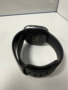 Б/в Смарт-годинник Fitbit versa 4/graphite 01-200966215