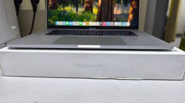 Б/в Ноутбук Apple macbook pro 16" 2019 a2141 core i7 2,6ghz/ram16gb/ssd512gb/amd radeon pro 5300m 4gb 01-201007624