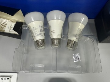 Б/в Комплект розумного освітлення Philips philips hue e27 + hdmi sync box 01-201064534