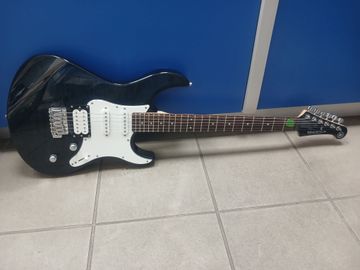 01-200751006: Yamaha pacifica 212v qm