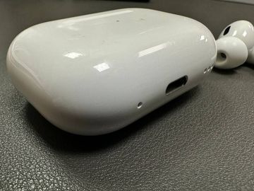 01-200772985: Apple airpods pro 2nd generation with magsafe charging case usb-c