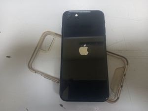 Б/в Мобільний телефон Apple iphone se 2020 64gb 01-200825771