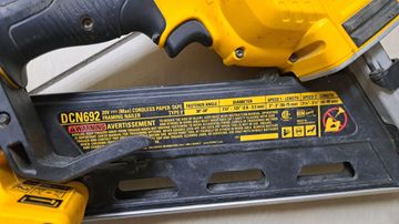 Б/в Нейлер акумуляторний Dewalt dcn692 акб 3ah зп 01-200843660