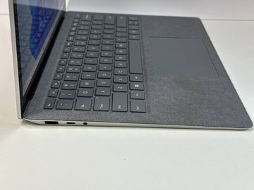 Б/в Ноутбук Microsoft 13/core i5-1235u ddr5/8gb ddr5/ssd 250 gb/*інтегрована 01-200847652