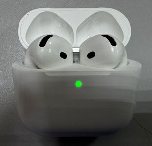 Б/в Навушники Apple airpods 4 01-200888371
