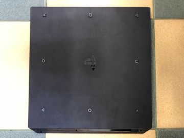 Sony playstation 4 pro 1tb + 2 джойстика