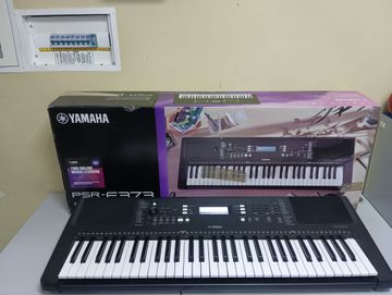 Б/у Синтезатор Yamaha psr-e373 01-200899561