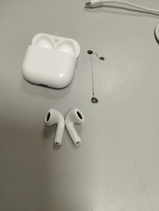 Б/в Навушники Apple airpods 4 01-201045696