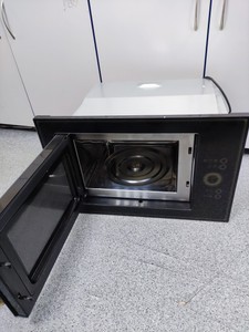 Б/в Мікрохвильова піч Electrolux emt25203ok 01-201092343