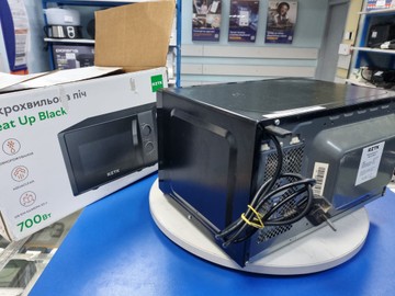 Б/в Мікрохвильова піч Rztk heat up 700 01-201096532