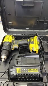 Б/у Шуруповерт Stanley sfmcd710d2k 01-201098265