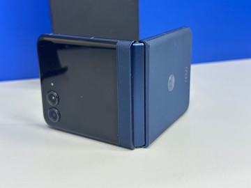 Б/в Мобільний телефон Motorola razr 60 8/256gb 01-201123679