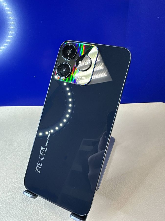blade v50 design 8/256gb
