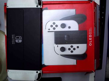 01-200600610: Nintendo switch oled