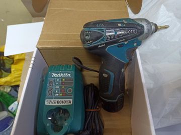 01-200609110: Makita td090d 1акб 1.3ah зп кейс