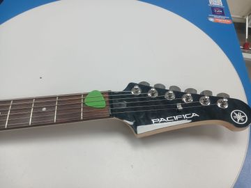 01-200751006: Yamaha pacifica 212v qm