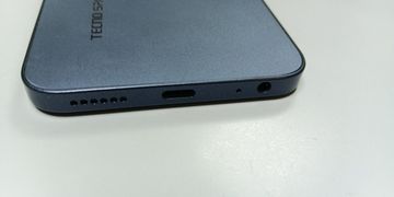 Б/в Мобільний телефон Tecno spark go 1 kl4 3/64gb 01-200814971