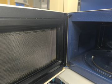 Б/в Мікрохвильова піч Samsung ce2874nr 01-200848651