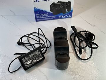 Б/в Док станція для геймпадів Sony dualshock 4 charging station cuh-zdc1 01-200907921