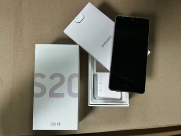 Б/у Мобільний телефон Samsung galaxy s20 fe sm-g780g 6/128gb 01-200910143