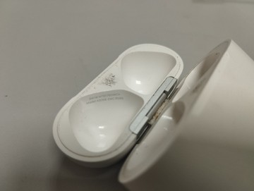 Б/в Навушники Apple airpods 4 01-201045696