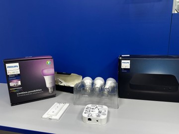 Б/в Комплект розумного освітлення Philips philips hue e27 + hdmi sync box 01-201064534