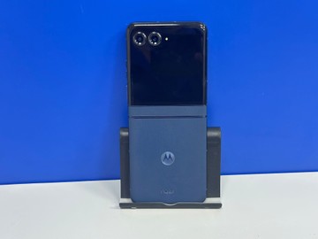 Б/в Мобільний телефон Motorola razr 60 8/256gb 01-201123679