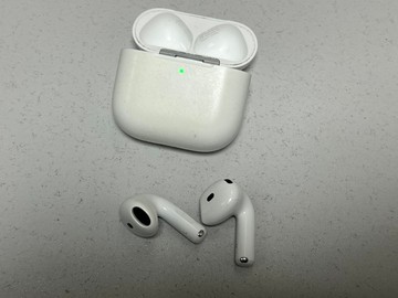 Б/в Навушники Apple airpods 4 with active noise cancellation 01-201131181