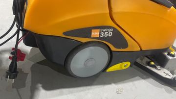 Б/у Підлогомиюча акумуляторна машина Taski swingo 350 01-200749704