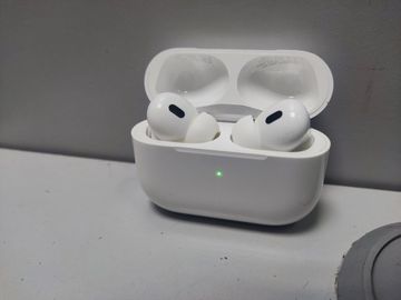 01-200788732: Apple airpods pro 2nd generation with magsafe charging case usb-c