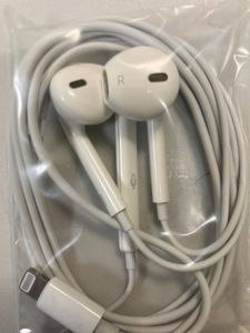 Б/у Наушники Apple earpods with lightning connector 01-200892713