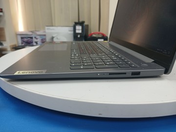 Б/в Ноутбук Lenovo 15/ryzen 3 7320u ddr5/8gb ddr5/hdd *відсутній/ssd 256 gb/*інтегрована 01-200938977