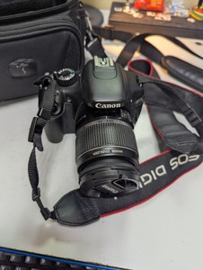 Canon eos 550d + ef-s 18-55mm