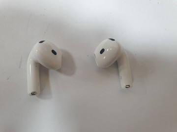 Б/в Навушники Apple airpods 4 01-201031921