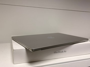 Б/в Ноутбук Apple macbook air 15" 2025 sky 01-201160803