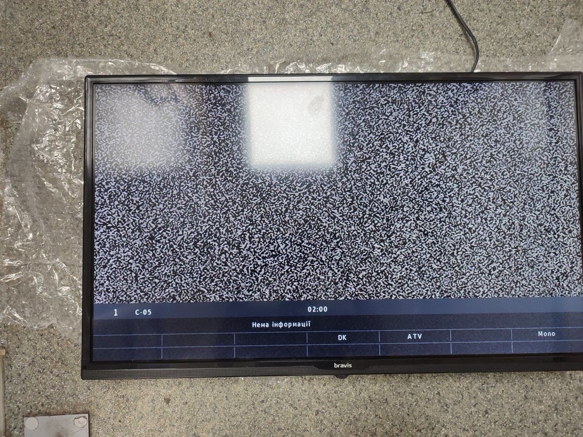 Bravis led-32g5000+t2