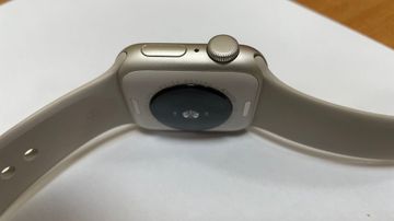 01-200636709: Apple watch se 2 gps 40mm starlight aluminium case with starlight sport band m/l