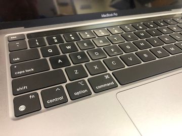 Б/у Ноутбук Apple a2338 macbook pro 13,3" m1 8-gpu/ ram8gb/ ssd256gb/ retina, truetone, touch bar 01-200912874