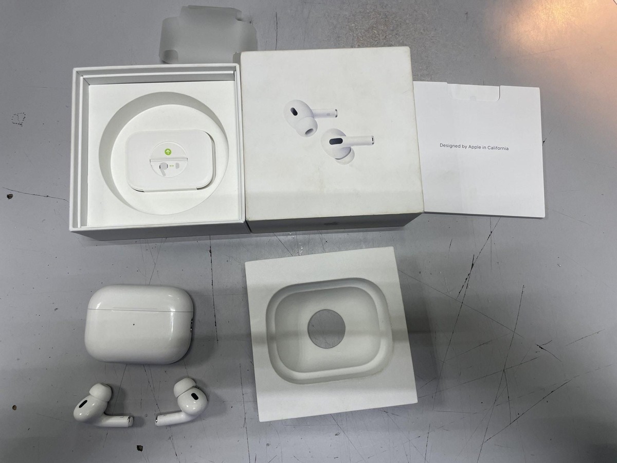 airpods pro 2nd generation with magsafe charging case usb-c
