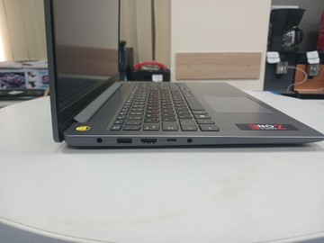 Б/в Ноутбук Lenovo 15/ryzen 3 7320u ddr5/8gb ddr5/hdd *відсутній/ssd 256 gb/*інтегрована 01-200938977