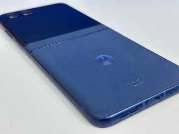 Б/в Мобільний телефон Motorola razr 60 8/256gb 01-201123679