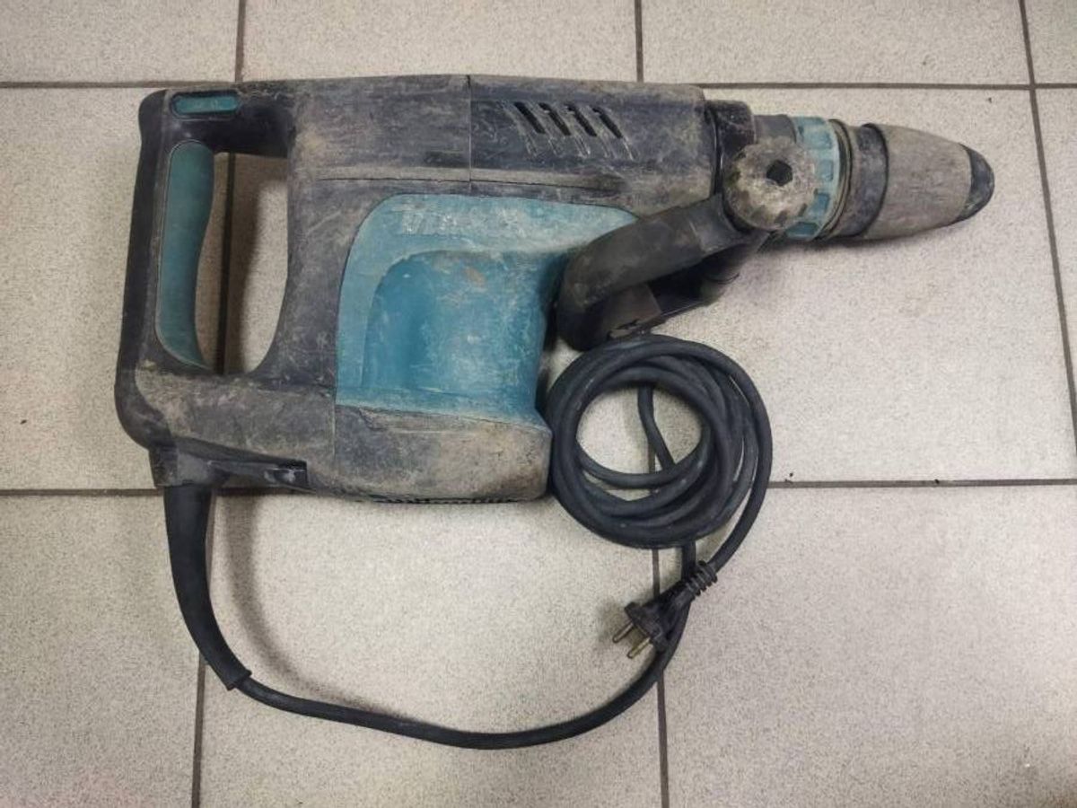 Makita hm1203c