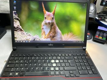Fujitsu 15/core i5 6200u ddr3/8gb ddr3/hdd *відсутній/ssd 256 gb/*інтегрована