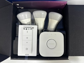 Б/в Комплект розумного освітлення Philips philips hue e27 + hdmi sync box 01-201064534