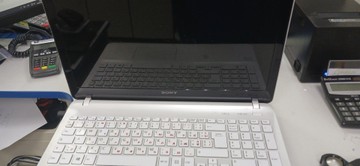 Sony 15/core i3 3227u ddr3/12gb ddr5/hdd 500 gb/geforce 740m