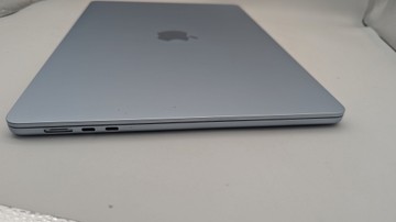Б/в Ноутбук Apple macbook air 15" 2025 01-201140427