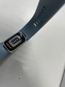 01-200515598: Fitbit charge 5 steel/platinum stainless steel