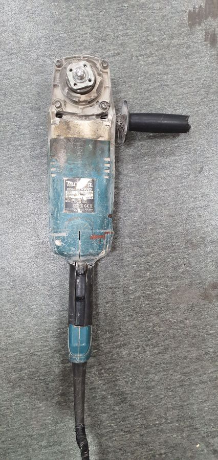 Makita ga9020