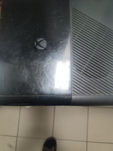 01-200788658: Microsoft xbox360 e 2tb